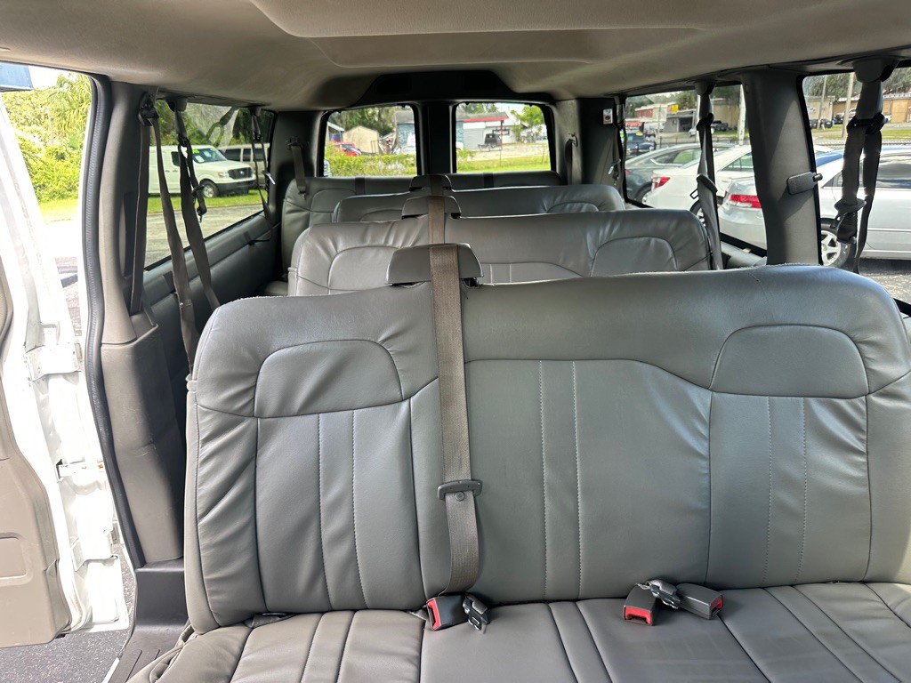 2016 Chevrolet Express Image 12