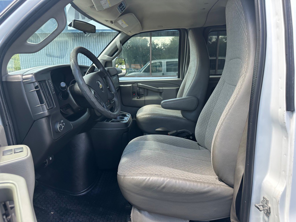 2016 Chevrolet Express Image 14