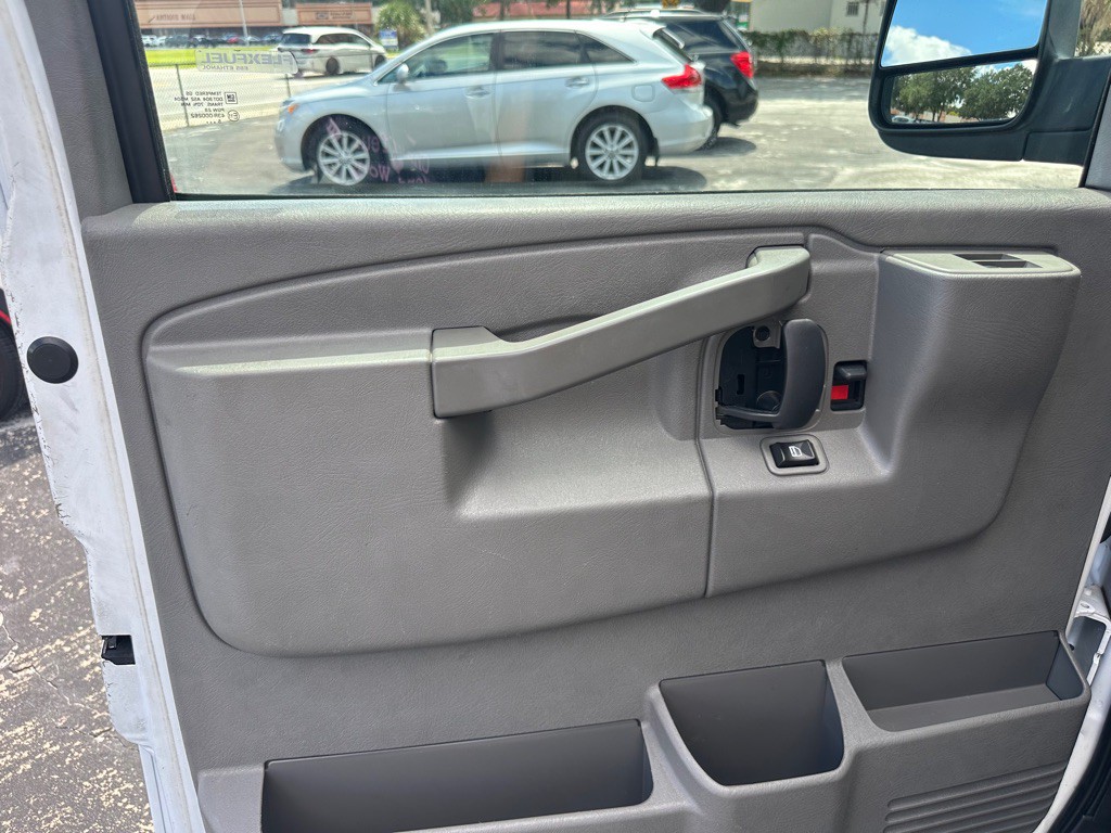 2016 Chevrolet Express Image 15