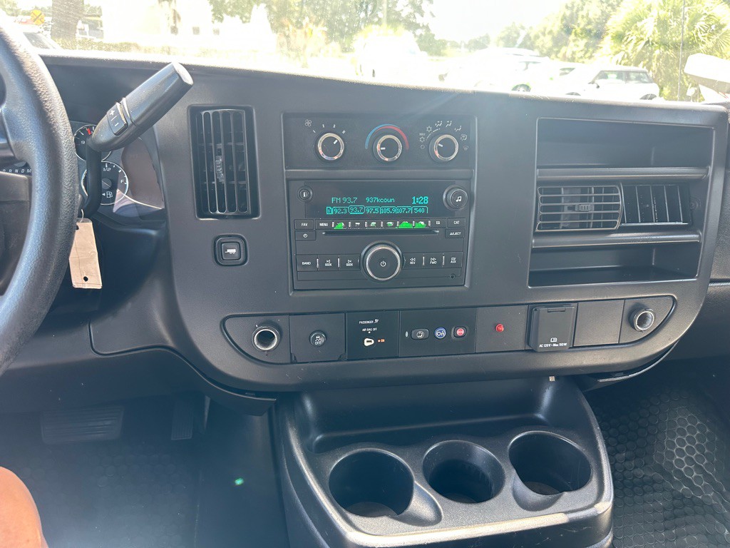 2016 Chevrolet Express Image 16