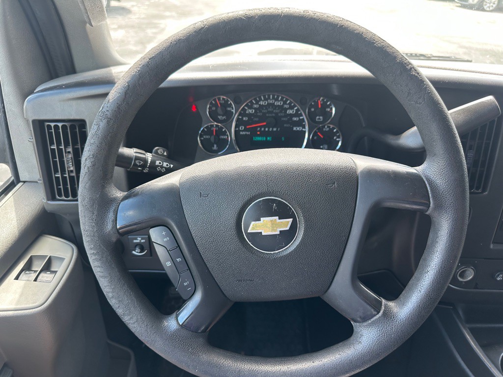 2016 Chevrolet Express Image 18