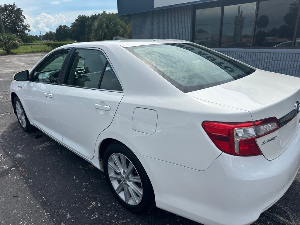 2013 Toyota Camry Image 2