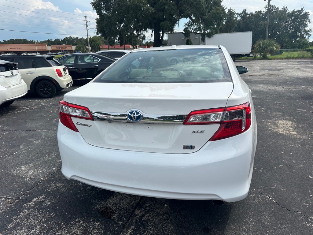 2013 Toyota Camry Image 8
