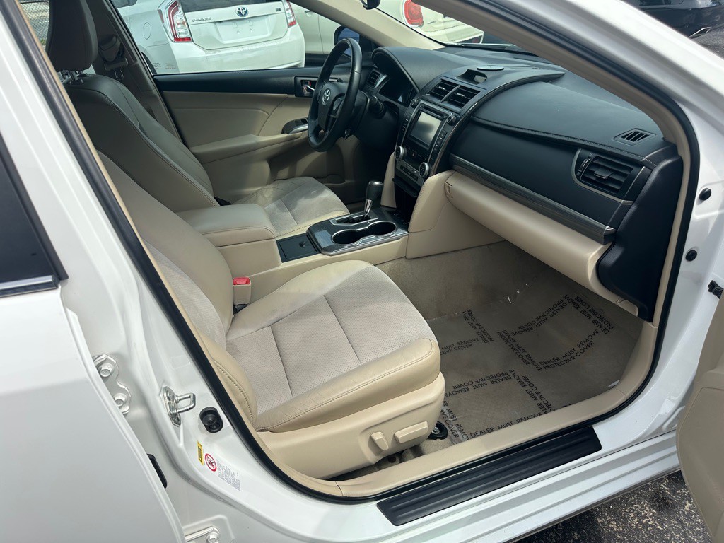 2013 Toyota Camry Image 10
