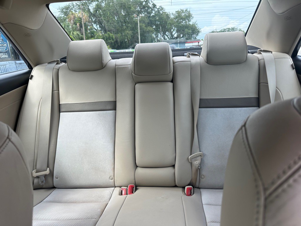 2013 Toyota Camry Image 12