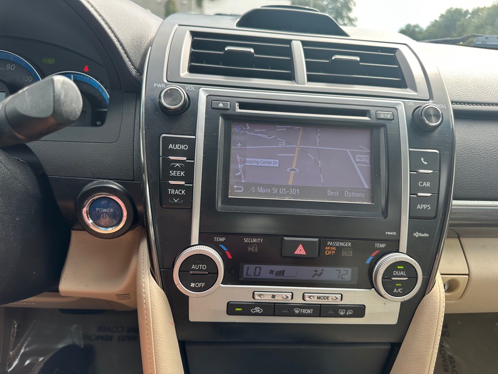 2013 Toyota Camry Image 16