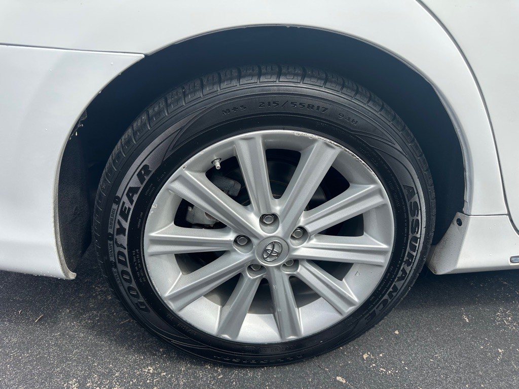 2013 Toyota Camry Image 22