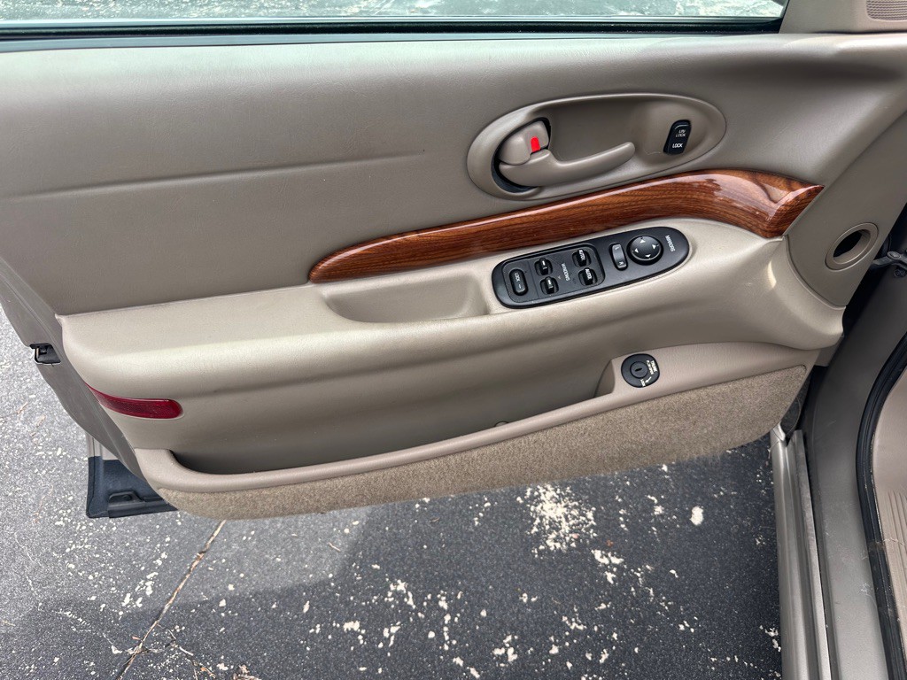 2002 Buick LeSabre Image 13