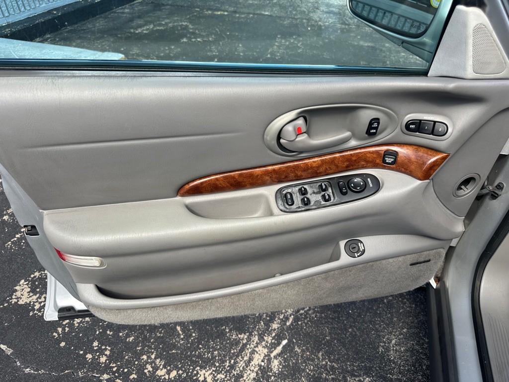 2002 Buick LeSabre Image 14