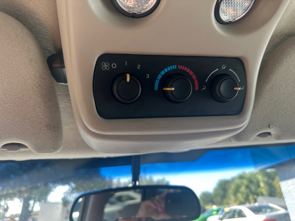 2006 Chevrolet Suburban Image 15
