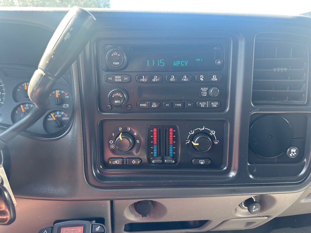 2006 Chevrolet Suburban Image 16