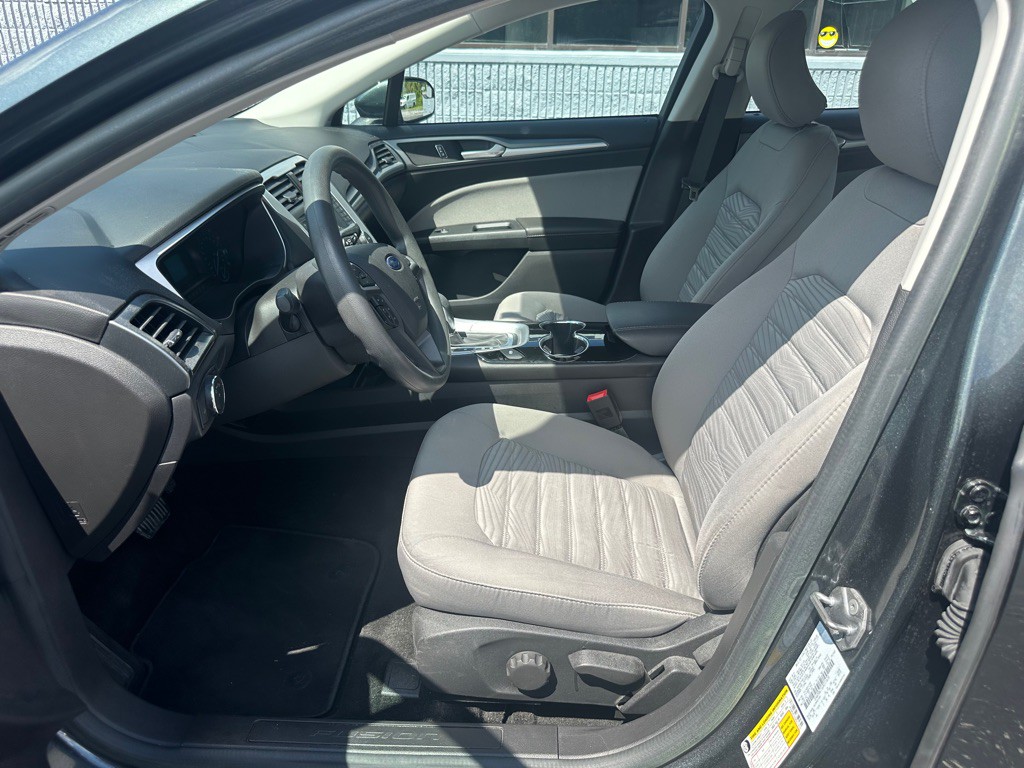 2016 Ford Fusion Image 12