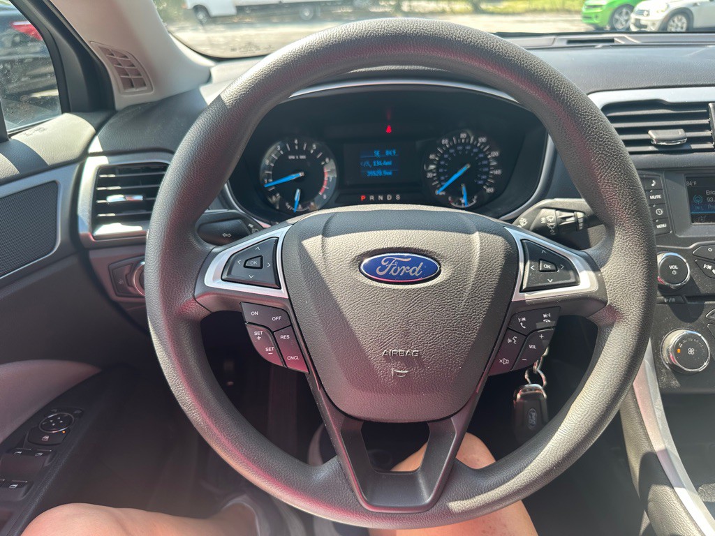 2016 Ford Fusion Image 17