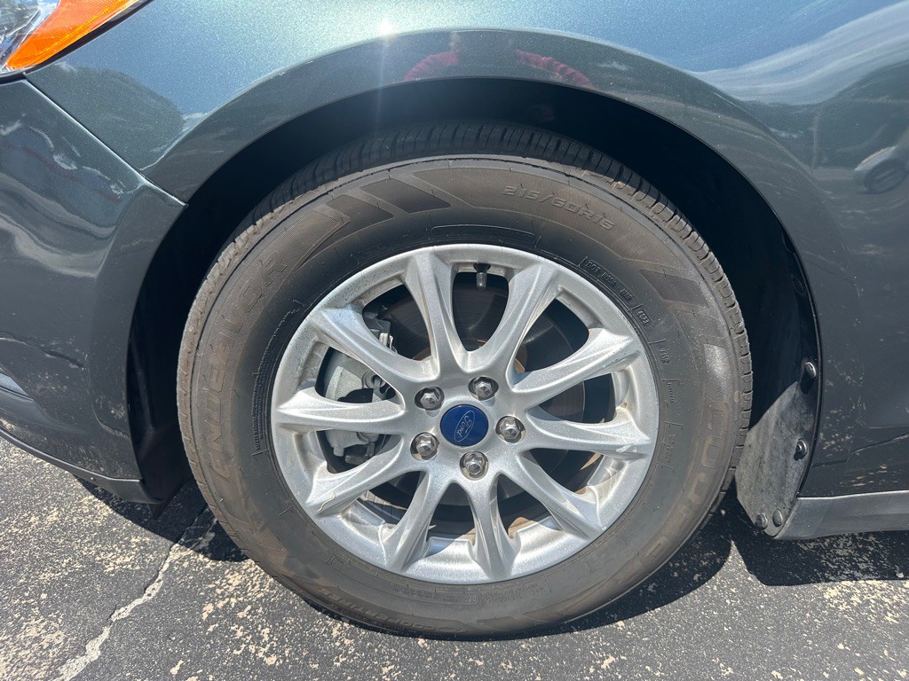 2016 Ford Fusion Image 18
