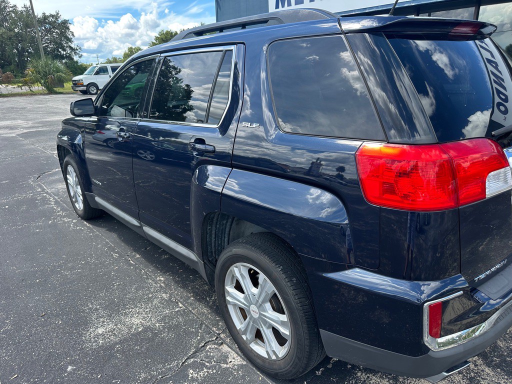 2017 GMC Terrain Image 2