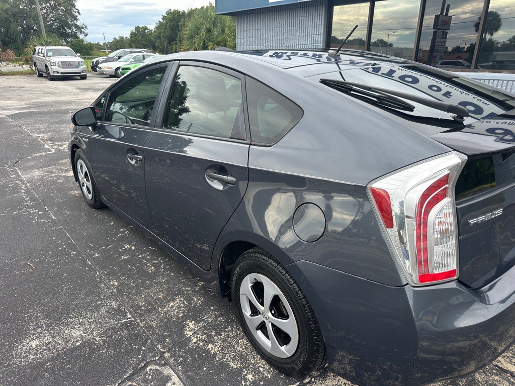 2013 Toyota Prius Image 2