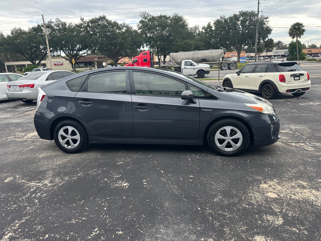 2013 Toyota Prius Image 6