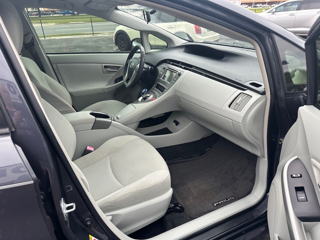 2013 Toyota Prius Image 10