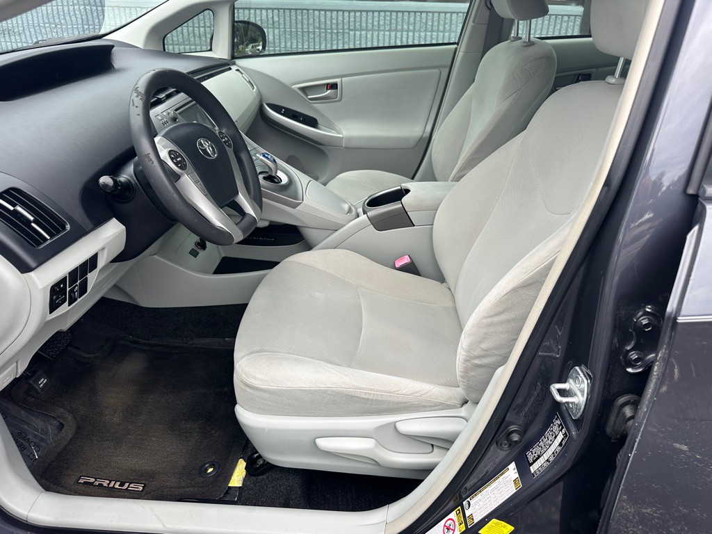 2013 Toyota Prius Image 13