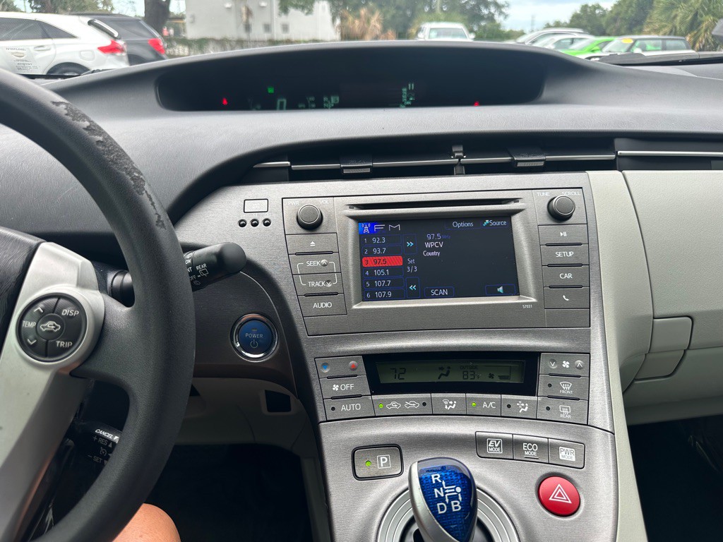 2013 Toyota Prius Image 15