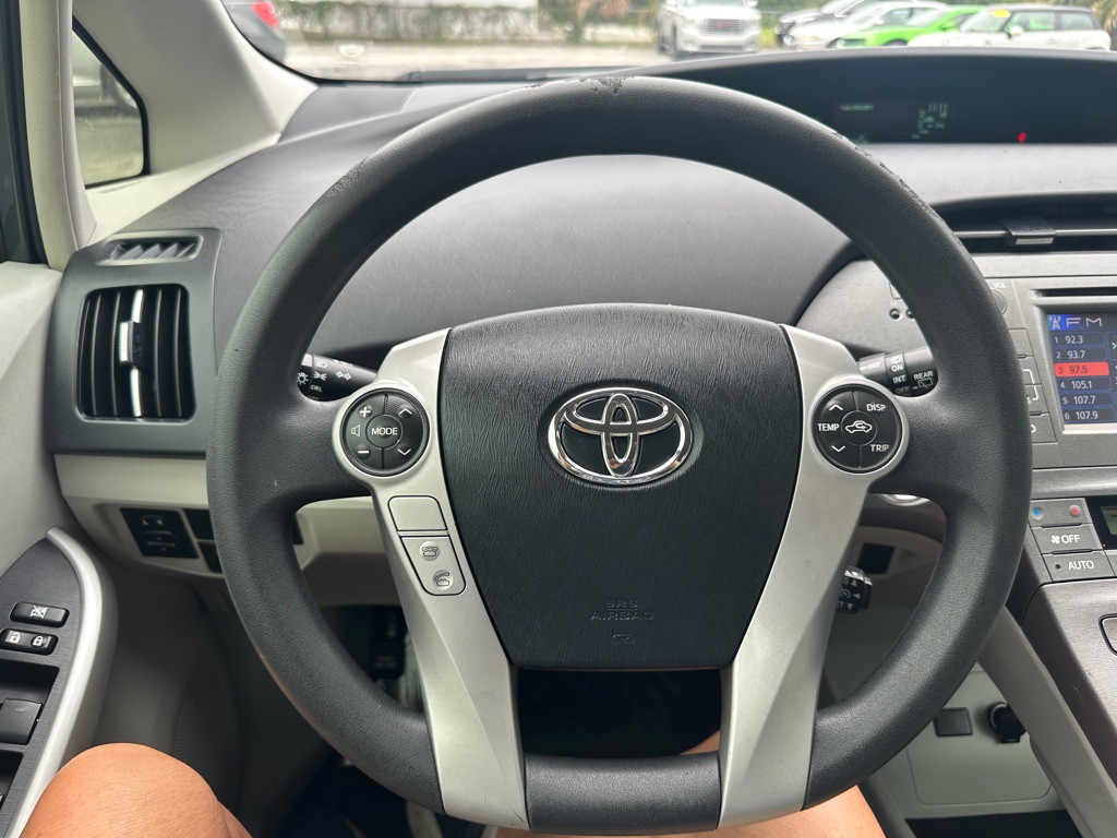 2013 Toyota Prius Image 18