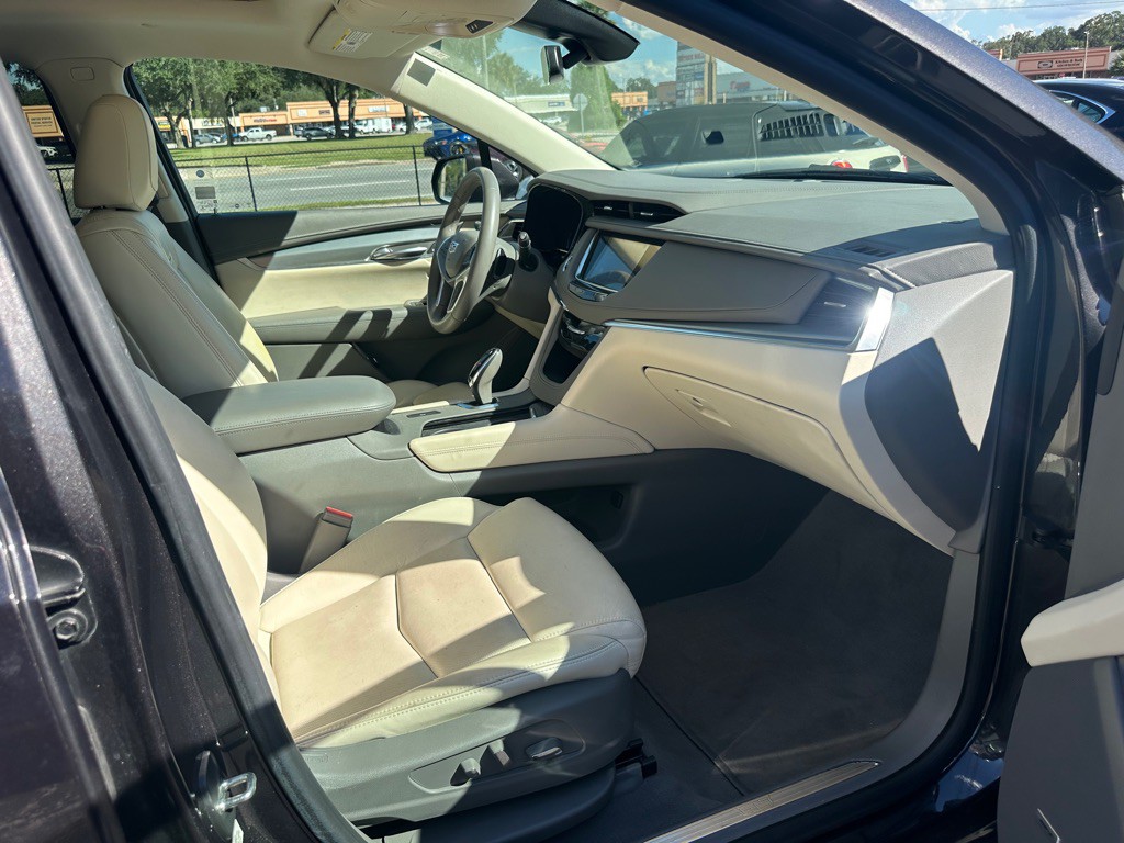 2017 Cadillac XT5 Image 11