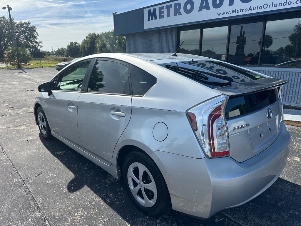 2013 Toyota Prius Image 2