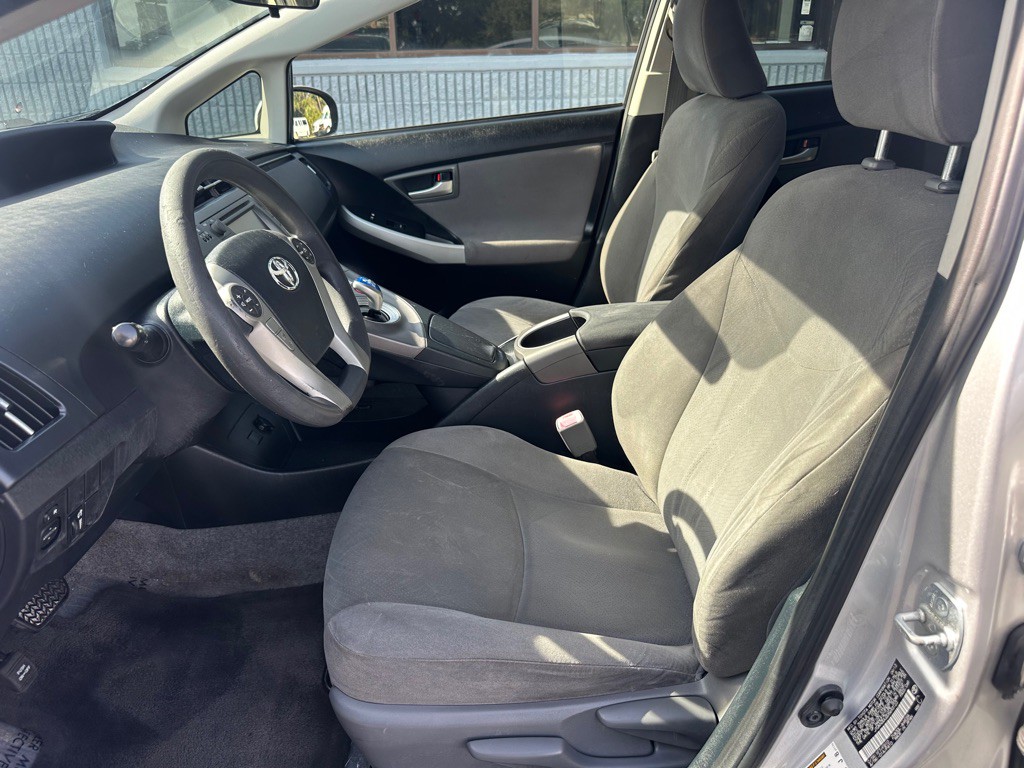2013 Toyota Prius Image 12