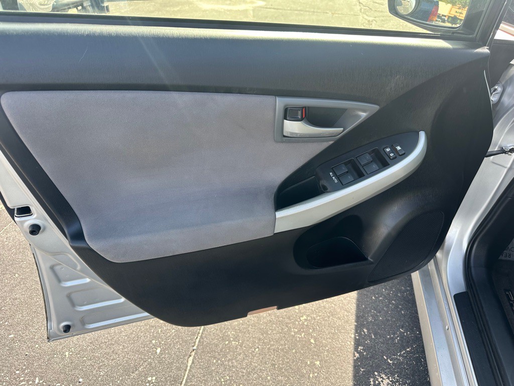 2013 Toyota Prius Image 13