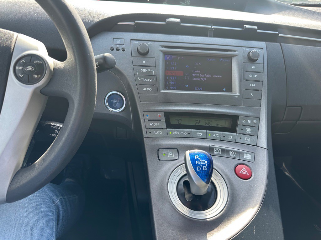 2013 Toyota Prius Image 14