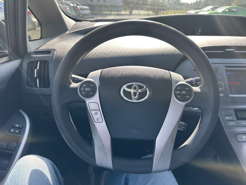 2013 Toyota Prius Image 16