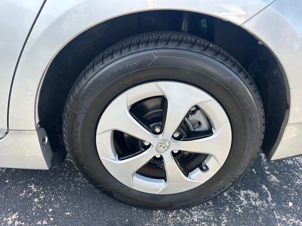 2013 Toyota Prius Image 18