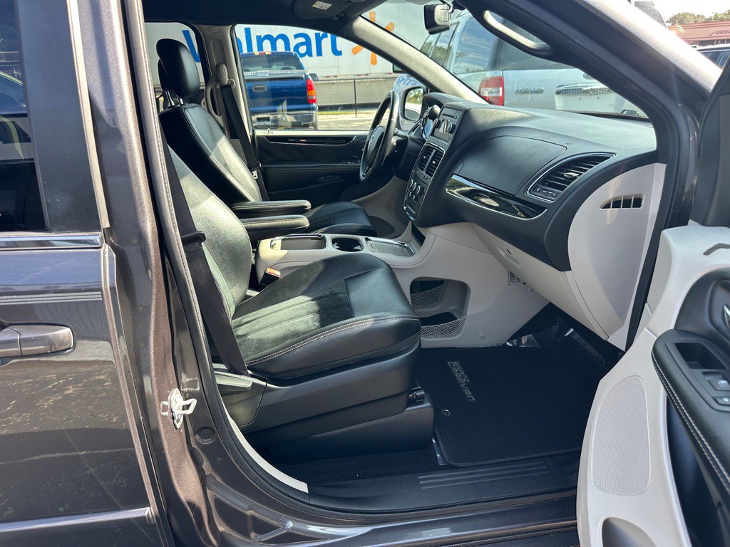2017 Dodge Grand Caravan Image 10