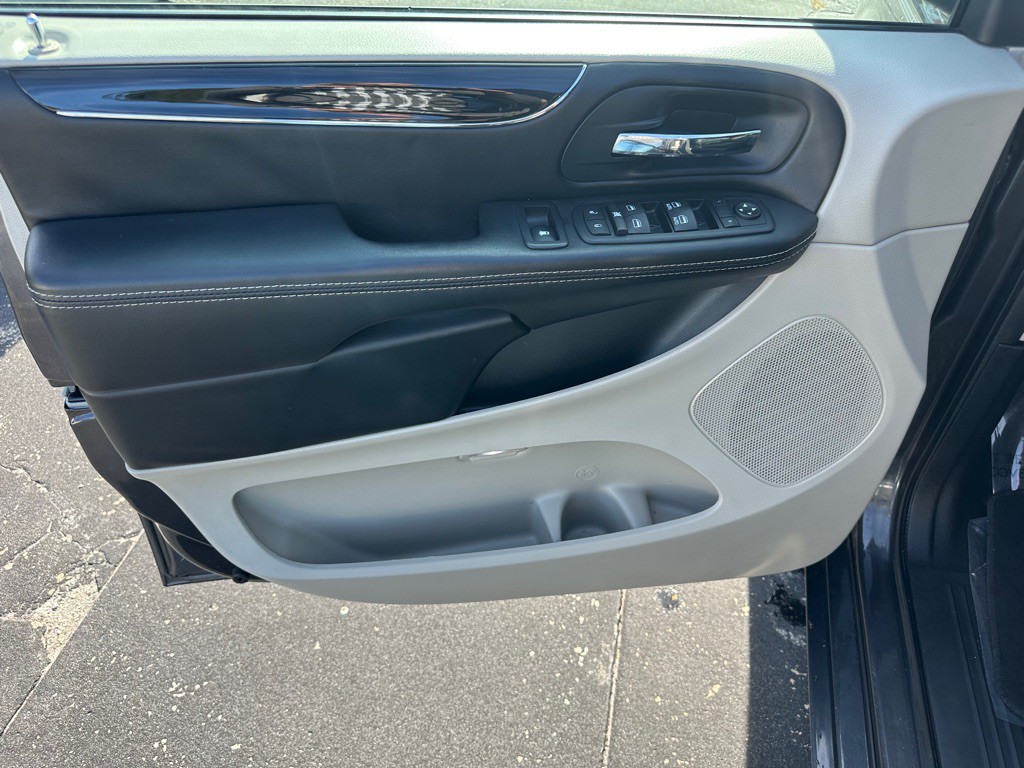 2017 Dodge Grand Caravan Image 14