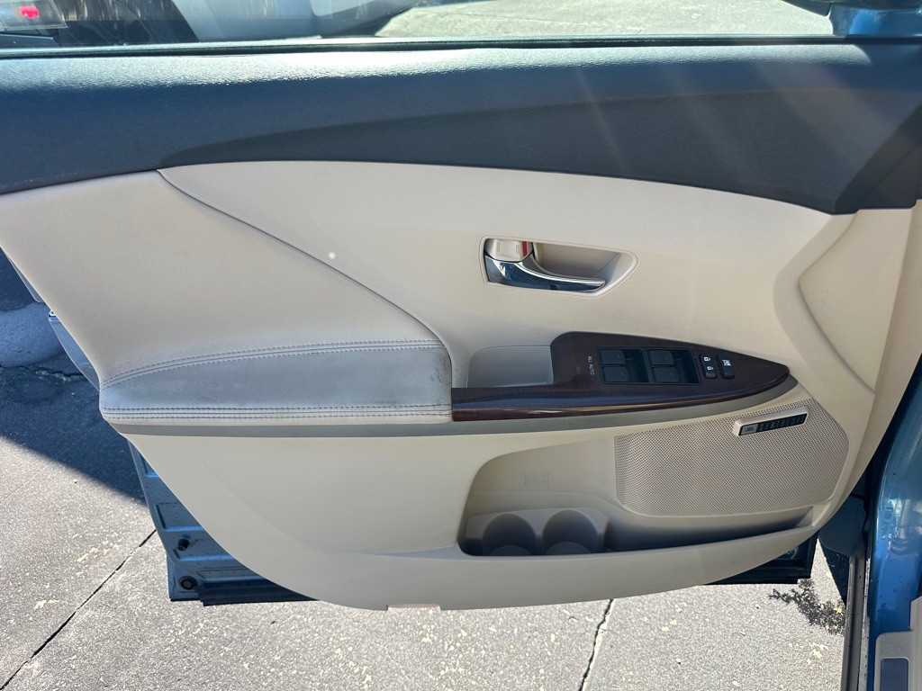 2009 Toyota Venza Image 16