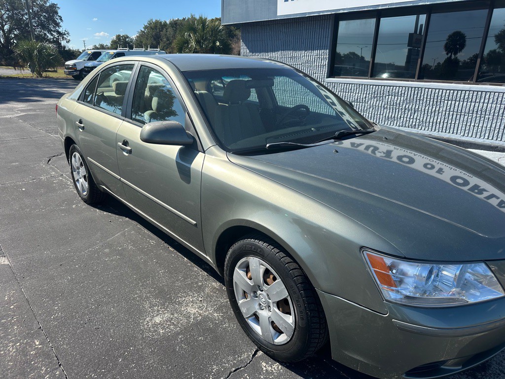 2010 Hyundai Sonata Image 3