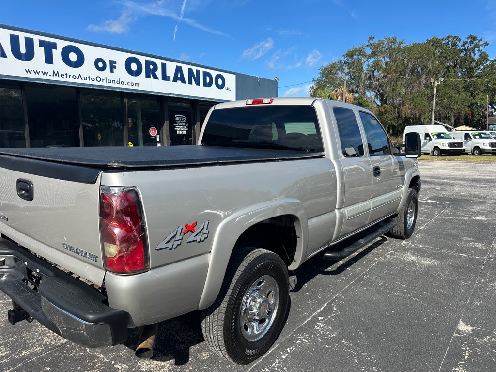 2004 Chevrolet Silverado 1500 Image 2
