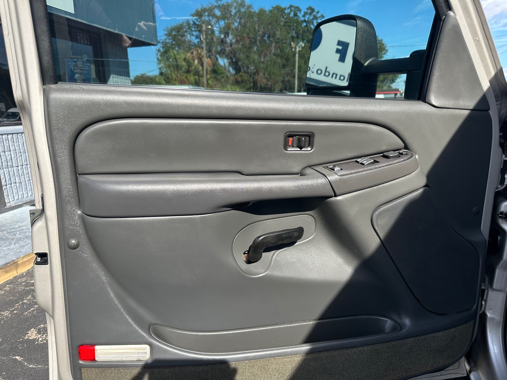 2004 Chevrolet Silverado 1500 Image 15