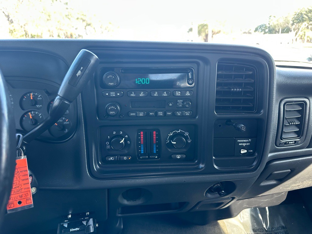 2004 Chevrolet Silverado 1500 Image 16
