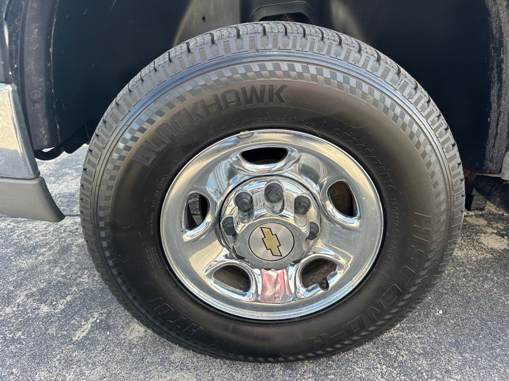 2004 Chevrolet Silverado 1500 Image 19