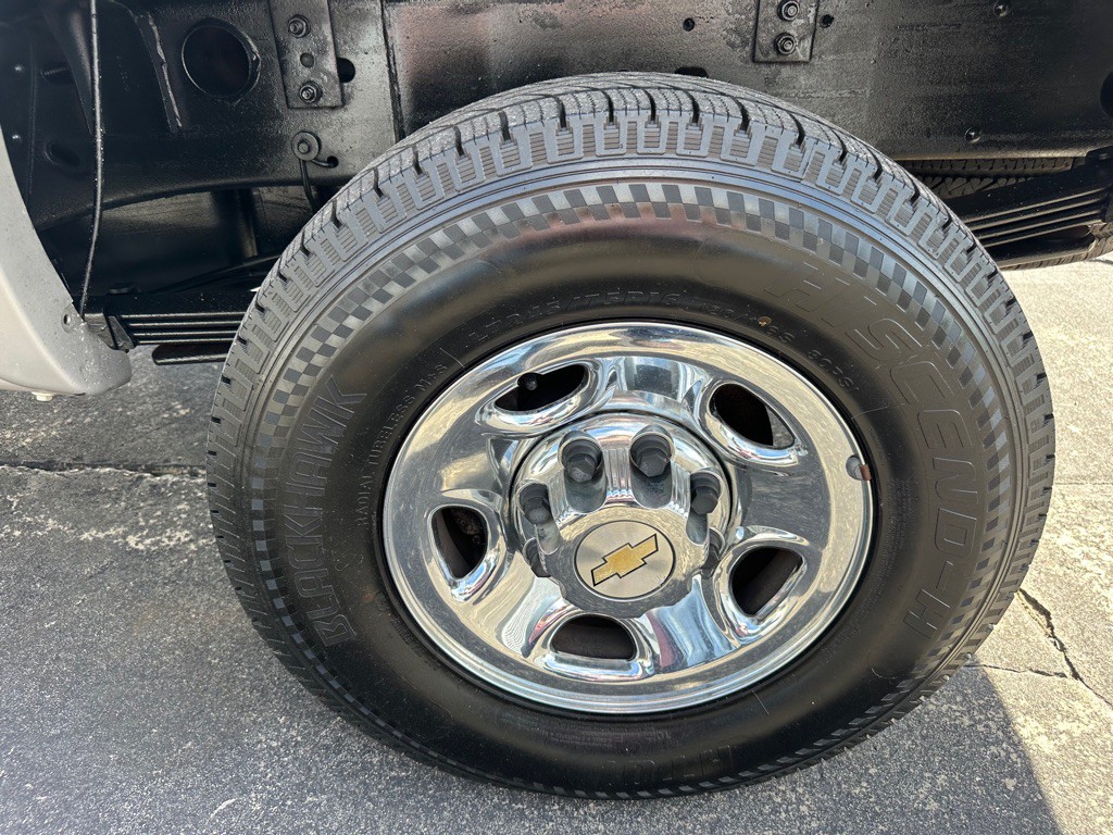 2004 Chevrolet Silverado 1500 Image 20