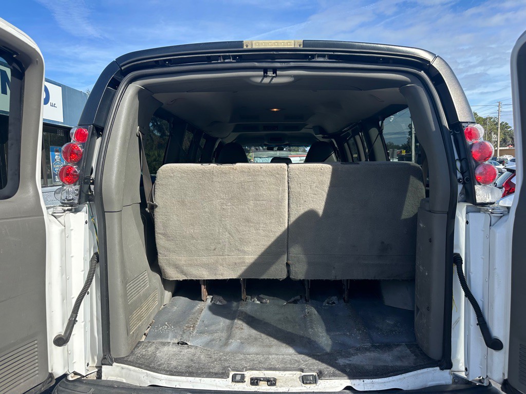 2011 Chevrolet Express Image 9