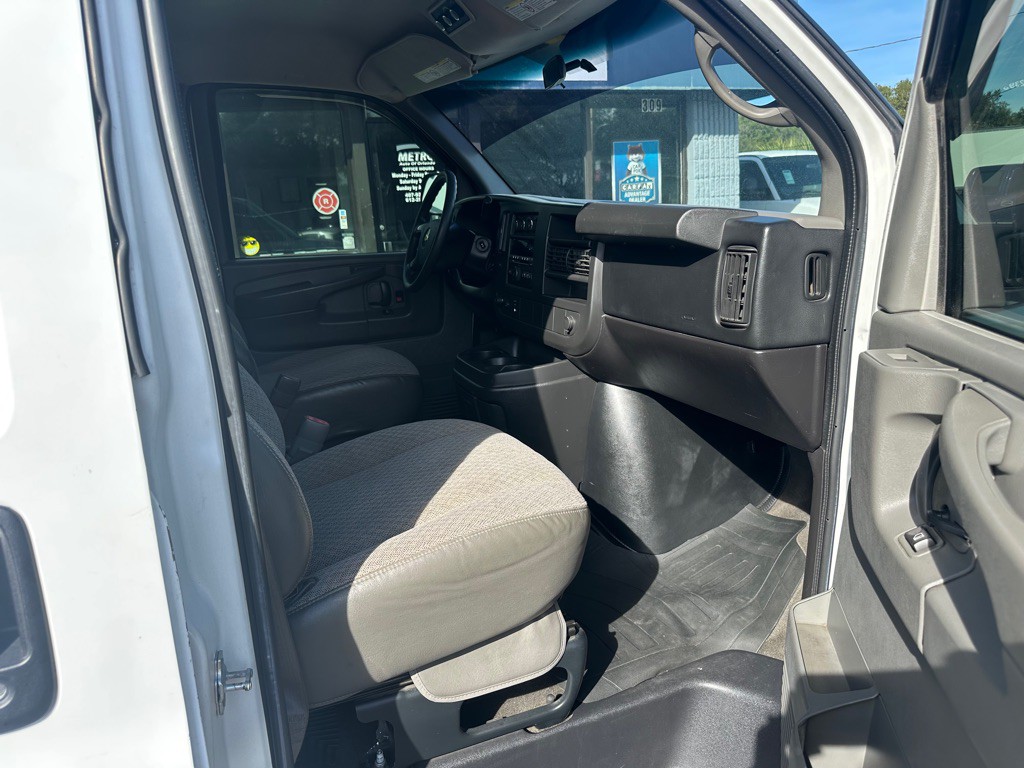 2011 Chevrolet Express Image 10