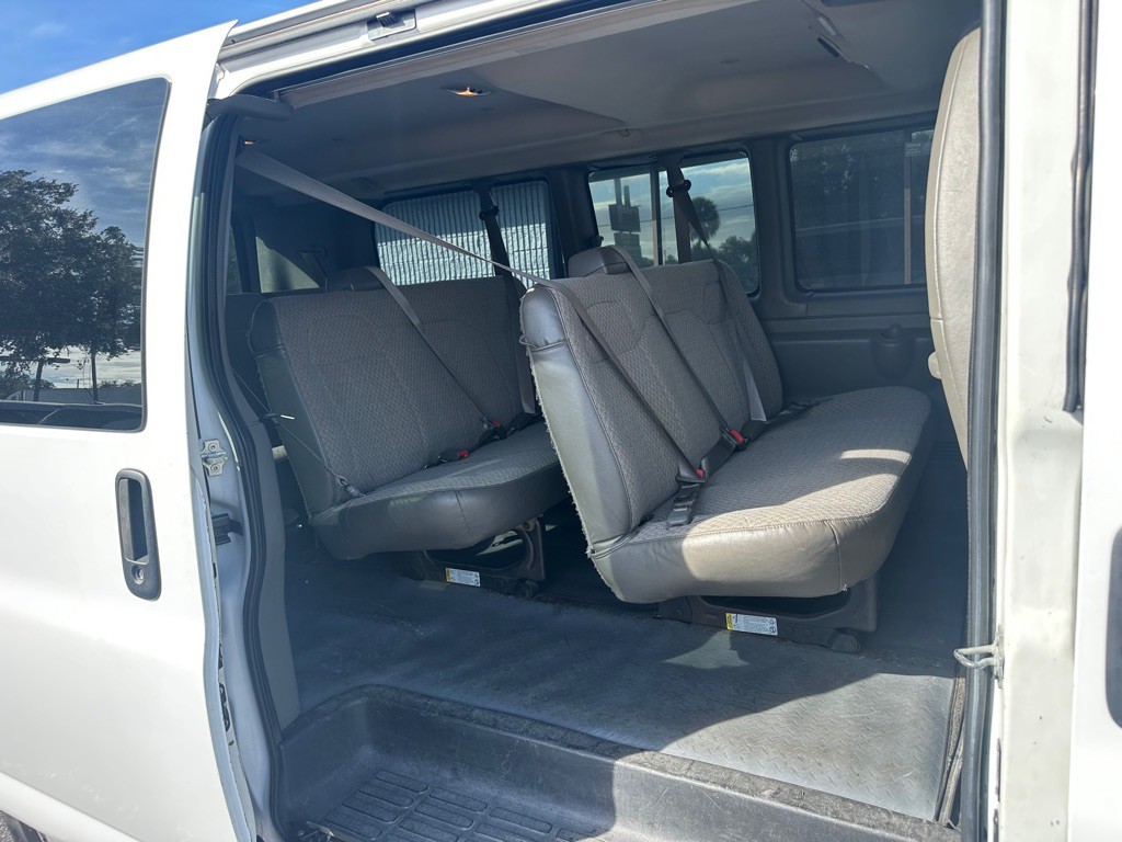 2011 Chevrolet Express Image 11