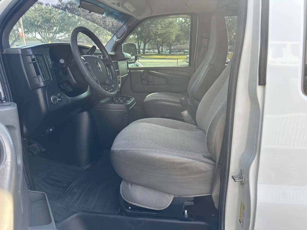 2011 Chevrolet Express Image 14