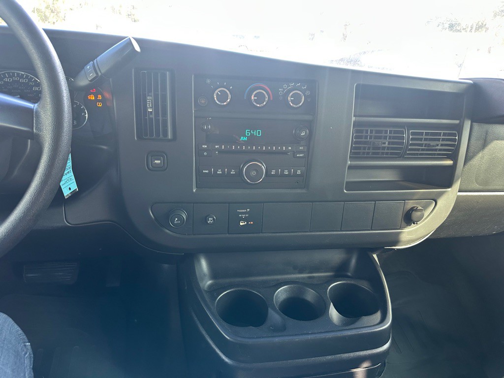 2011 Chevrolet Express Image 16