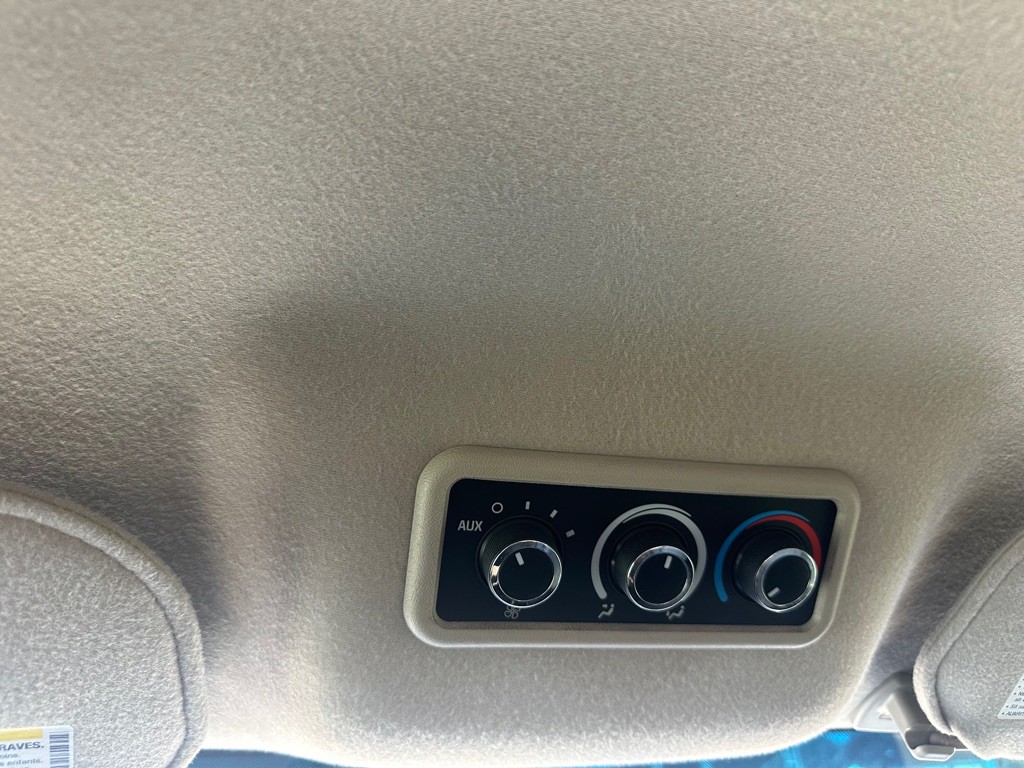 2011 Chevrolet Express Image 17