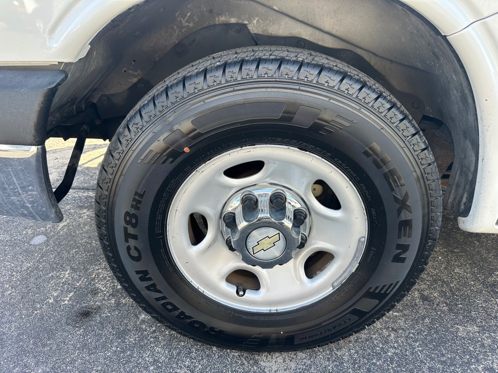 2011 Chevrolet Express Image 20