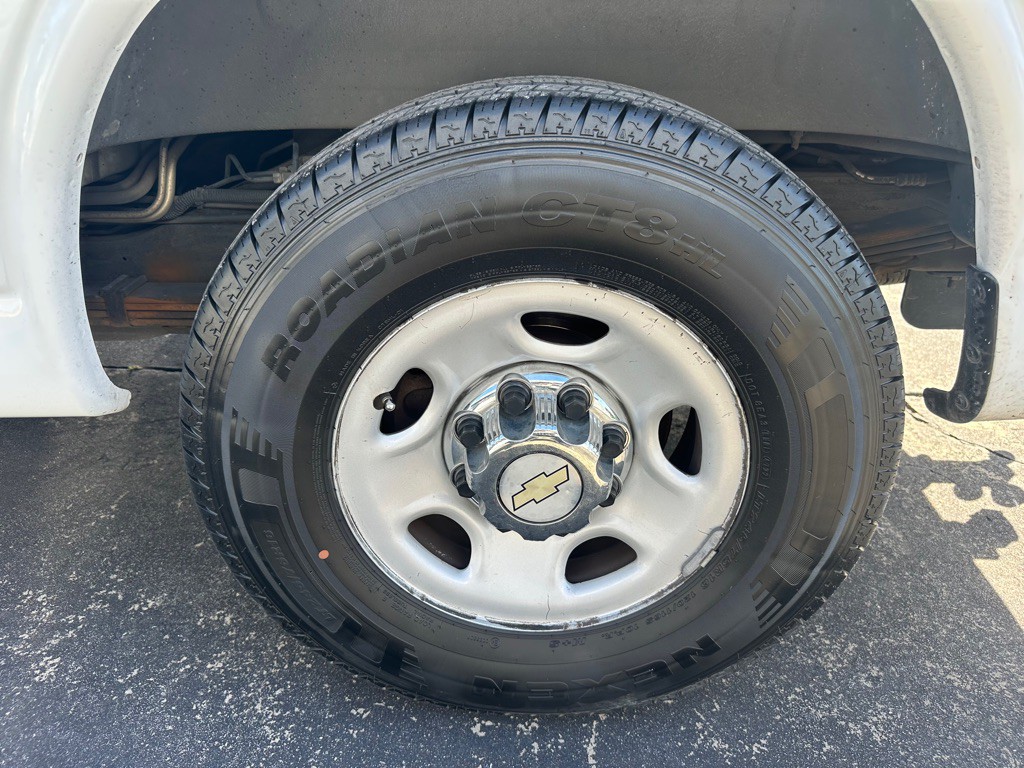 2011 Chevrolet Express Image 21