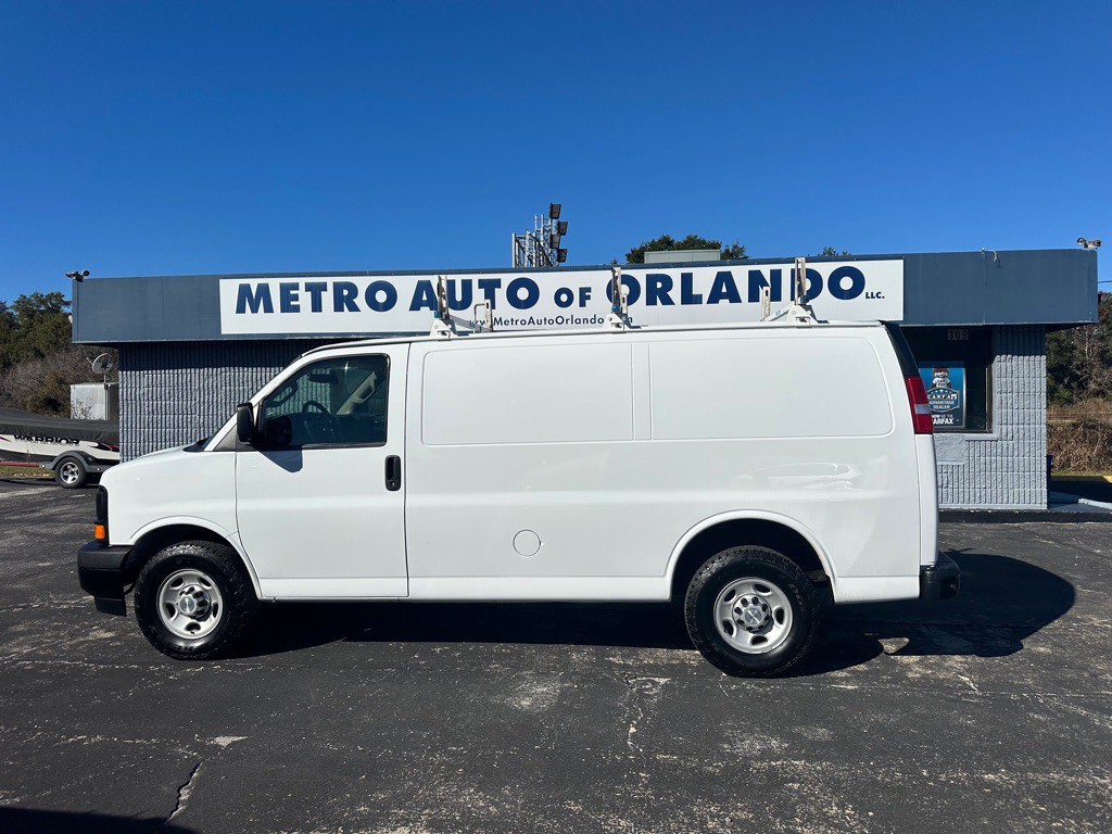 2017 Chevrolet Express Image 1
